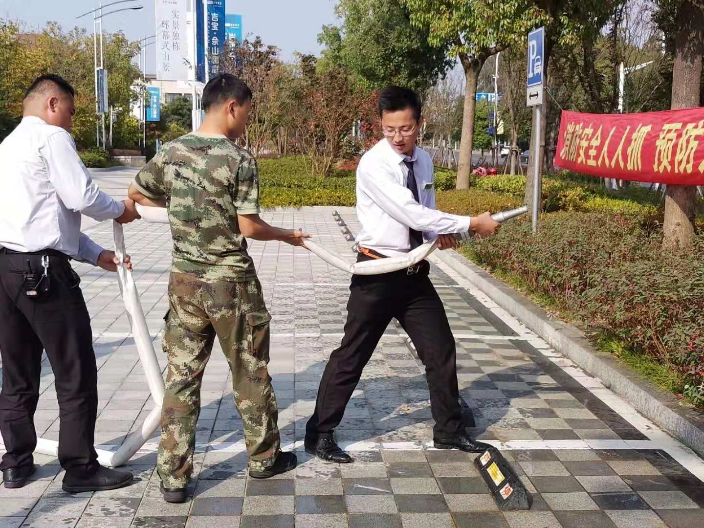 狮城怡安佘山雅泾轩物业服务中心联合居委会开展消防演练