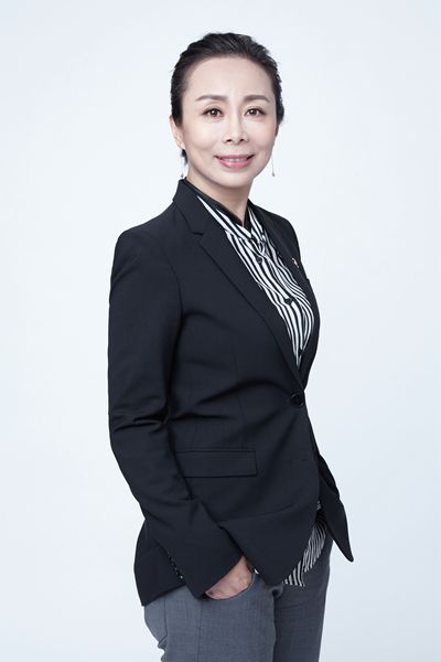 与狮城怡安董事长徐新面对面，听她《开讲啦》