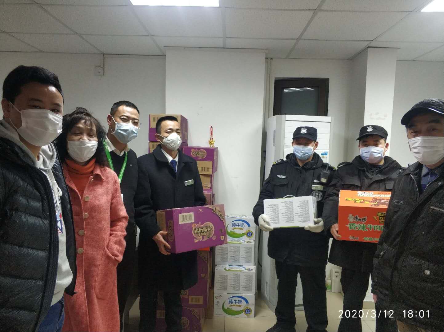 并肩的战“疫”，暖心的投递！
