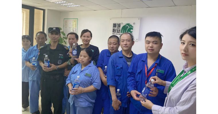 炎炎夏日送清凉!感谢坚守在岗位的你们 炎炎夏日送清凉!感谢坚守在岗位的你们